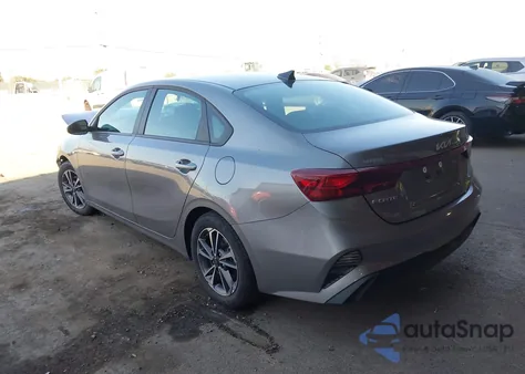 2024 Kia Forte Lxs z USA, uszkodzony, nr VIN 3KPF24AD1RE752338